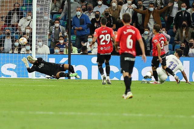 杨鸣：赢下一个没有周琦的广东队参考价值不大