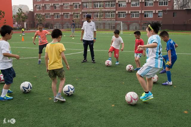 英媒：纽卡中卫博特曼即将回归